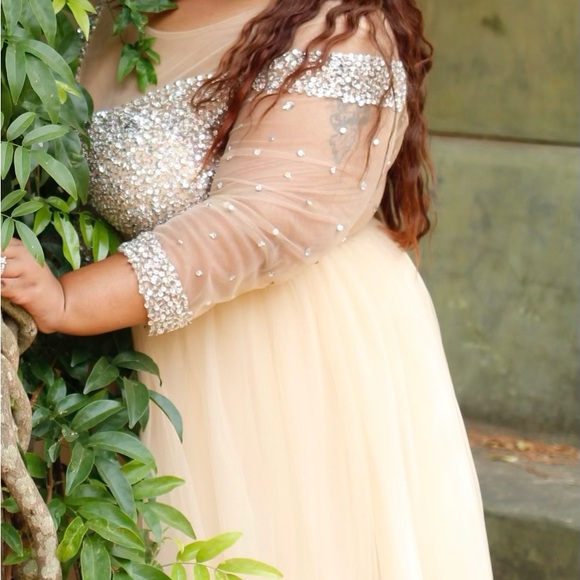 Elegant Cream Woman’s Dress with Silver Accents - Picture 2 of 2